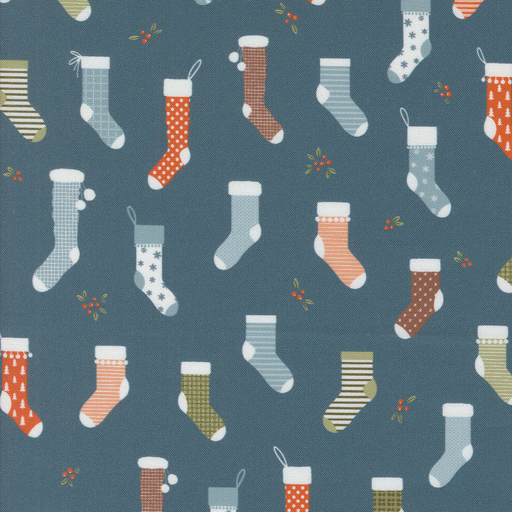 PURRFECT CHRISTMAS 2.5-Inch Jelly Roll Precuts